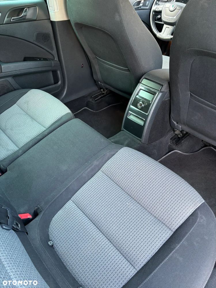 Skoda Superb 2.0 TDI DSG Elegance - 8