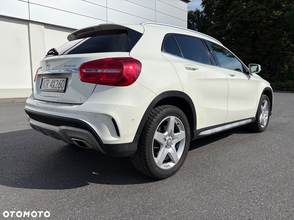 Mercedes-Benz GLA 250 4-Matic AMG Line - 11