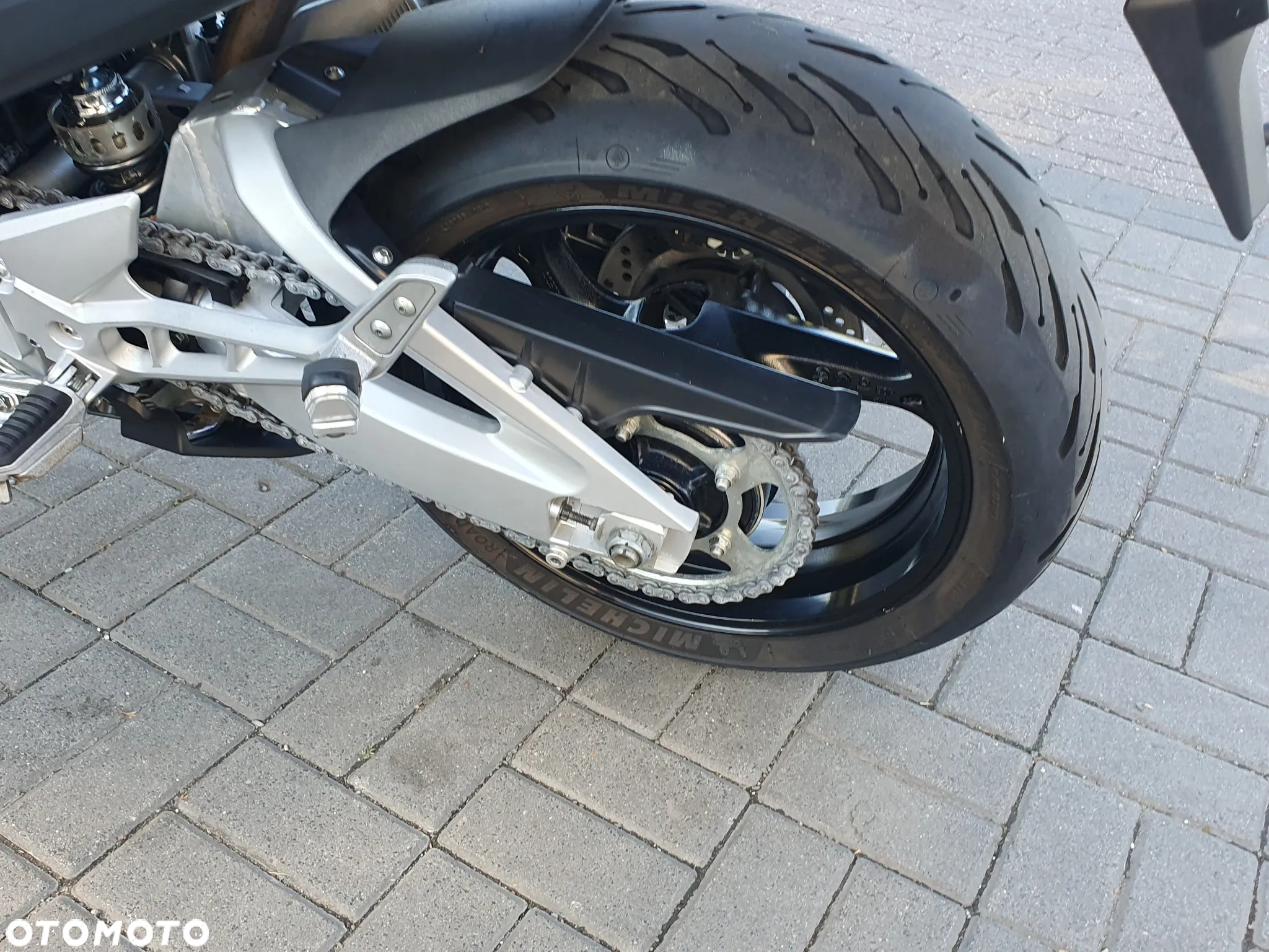 Suzuki GSR - 33