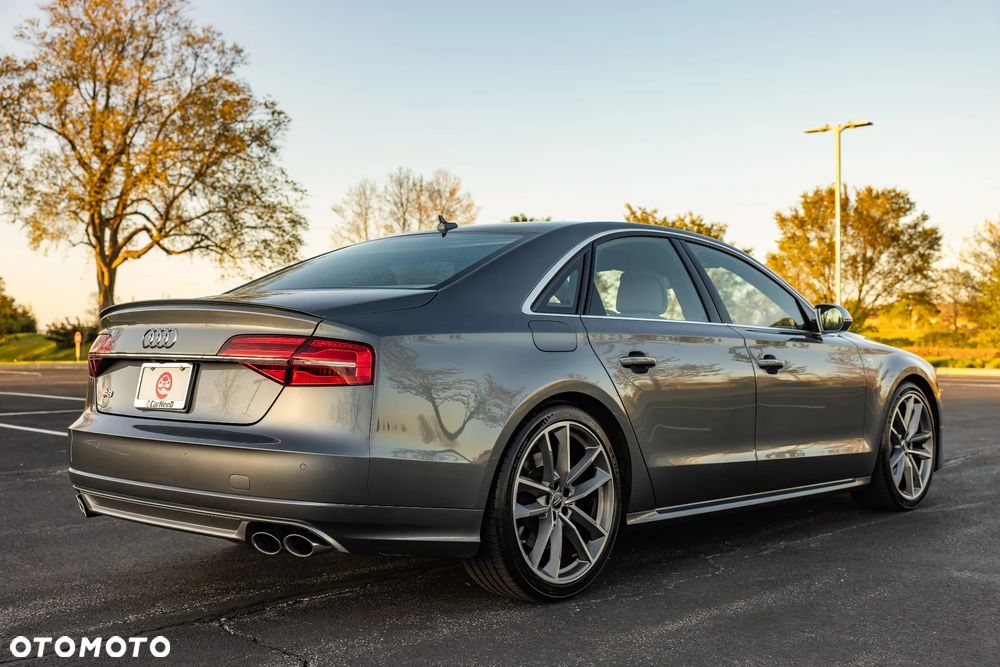 Audi S8 - 7