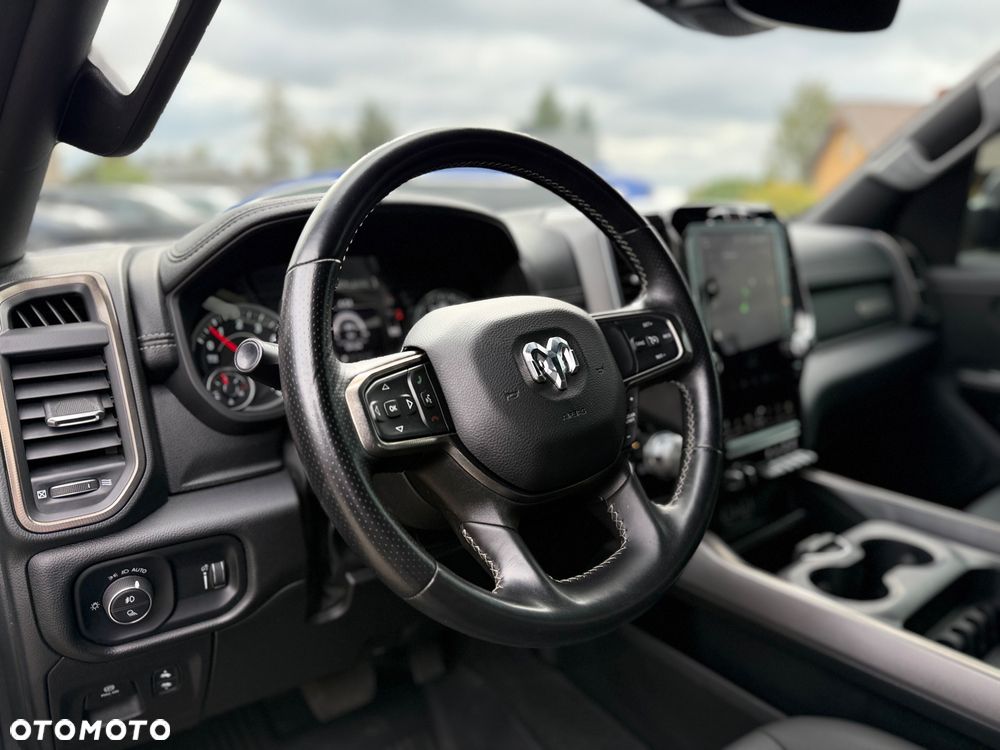 Dodge RAM 1500 5.7 4x4 - 17