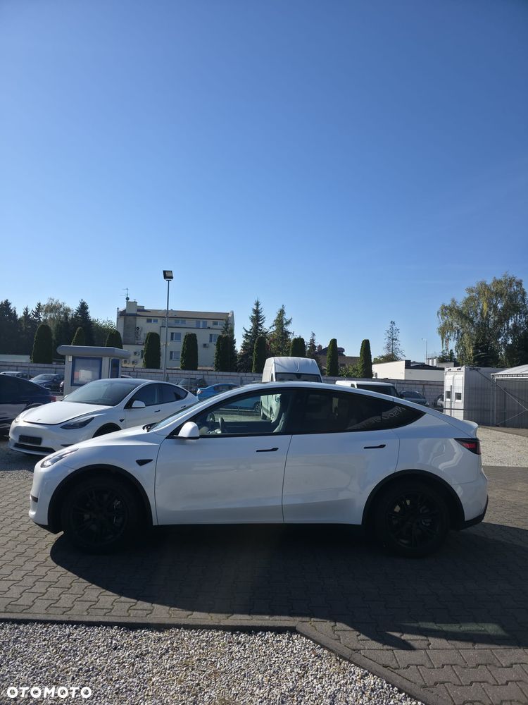 Tesla Model Y - 9