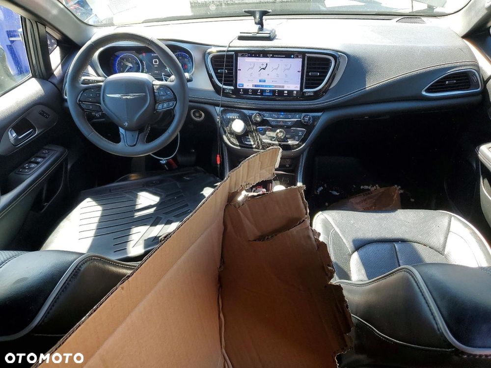 Chrysler Pacifica - 10