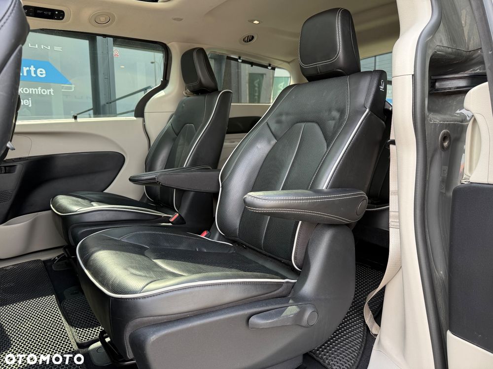 Chrysler Pacifica - 25