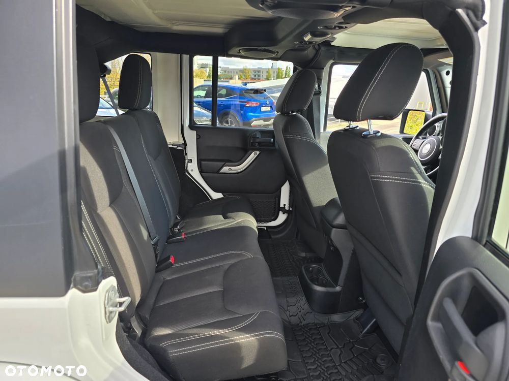 Jeep Wrangler 3.6 Unlim Sahara - 21