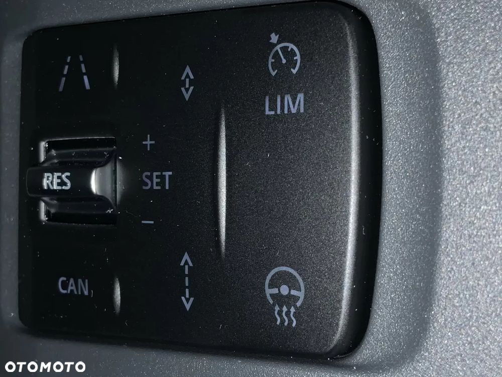 Land Rover Defender 110 D200 X-Dynamic SE - 20