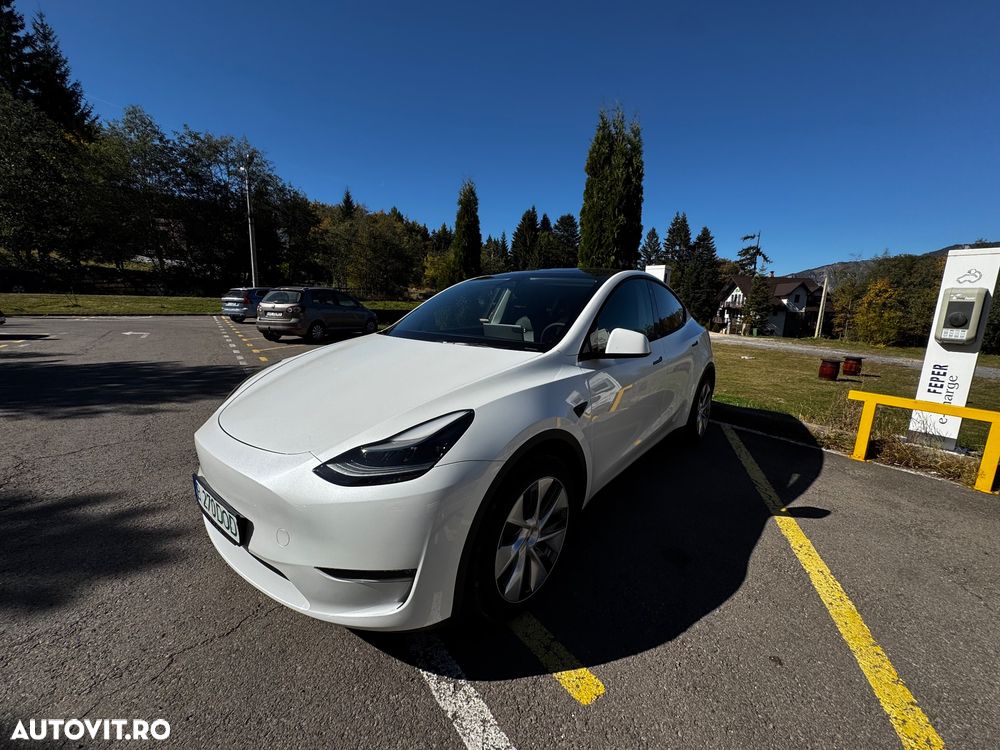 Tesla Model Y - 10
