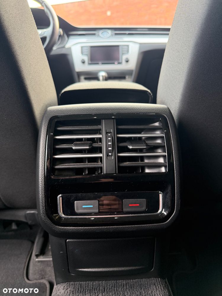 Volkswagen Passat - 37