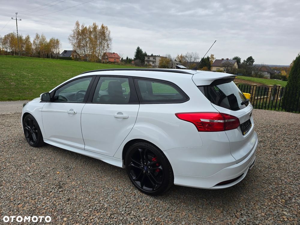 Ford Focus 2.0 EcoBoost ST mit Leder-Exclusiv-Paket - 24