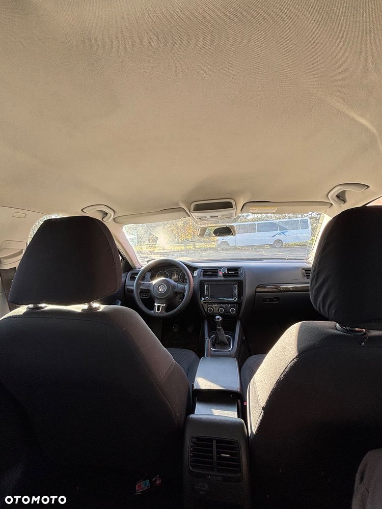 Volkswagen Jetta - 33