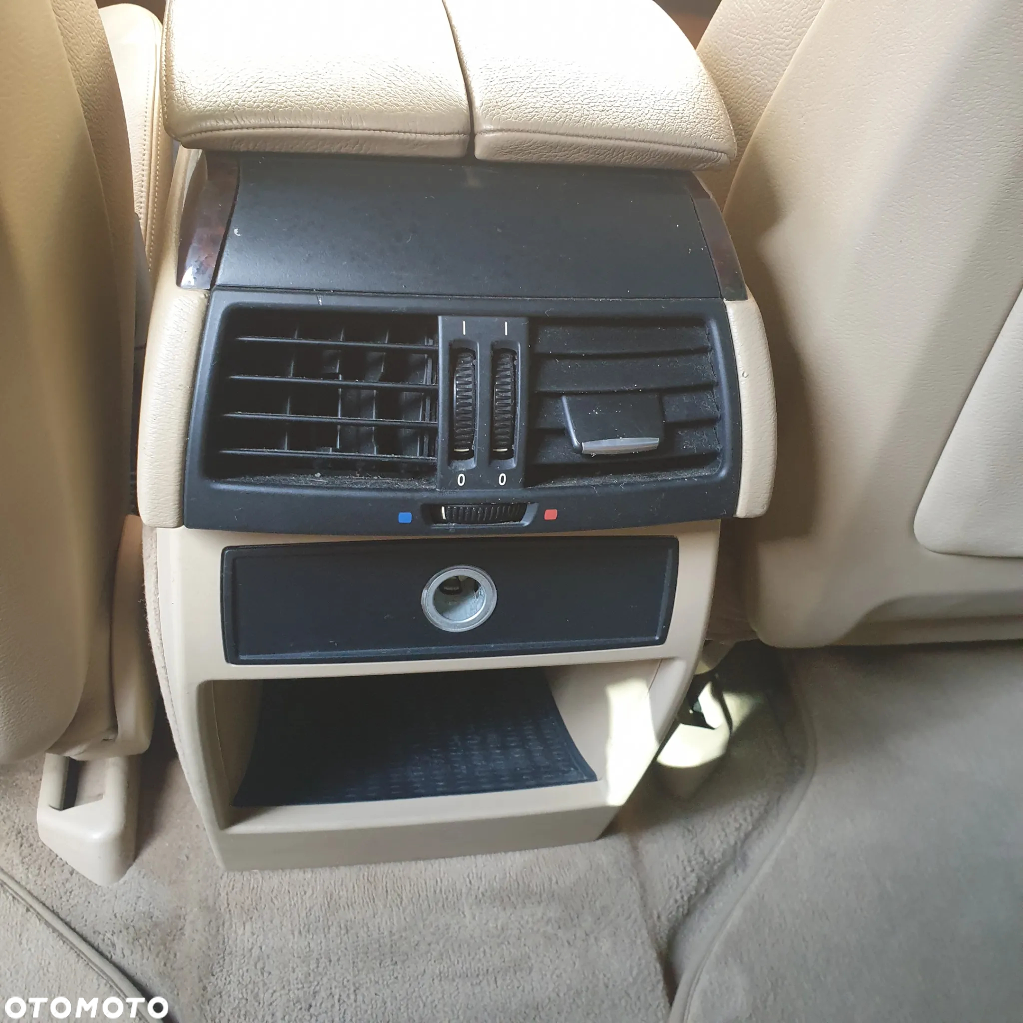 BMW X5 4.8i xDrive - 10