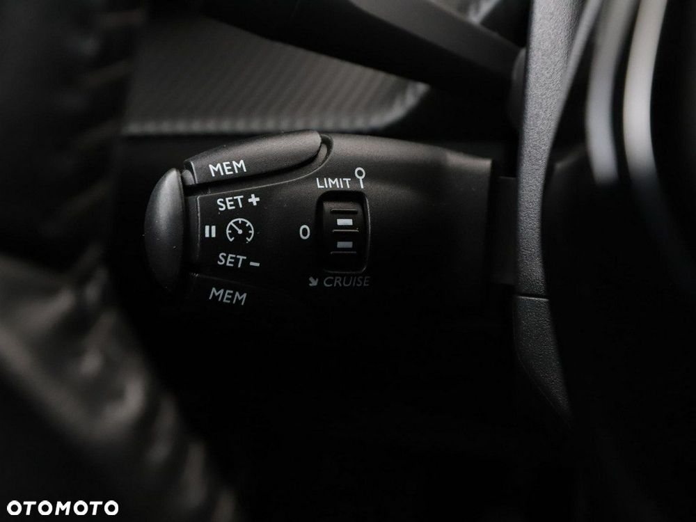 Peugeot 2008 1.5 BlueHDi Allure S&S - 35