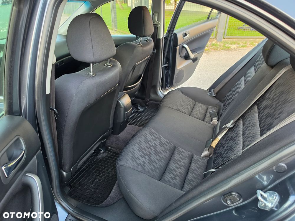 Honda Accord 2.0 ES - 24
