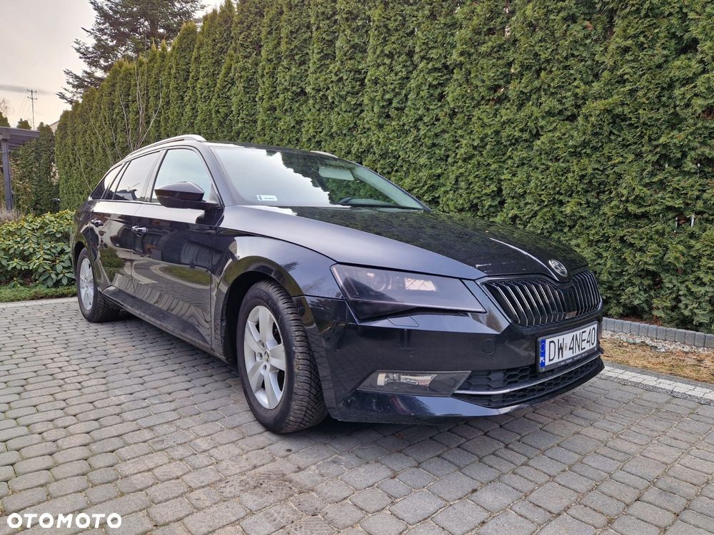 Skoda Superb ver-1-8-tsi-style-dsg - 2