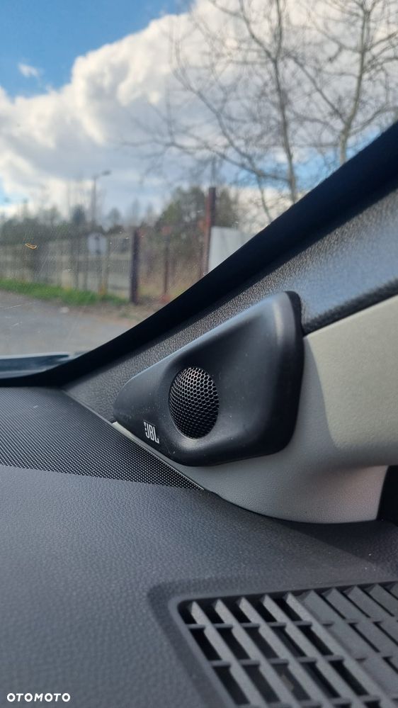 Toyota Prius Hybrid Executive - 17