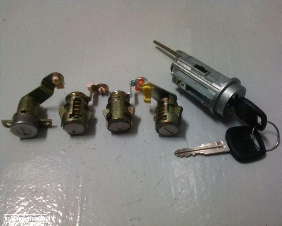 fechos portas ignição toyota hiace LH102 - 1