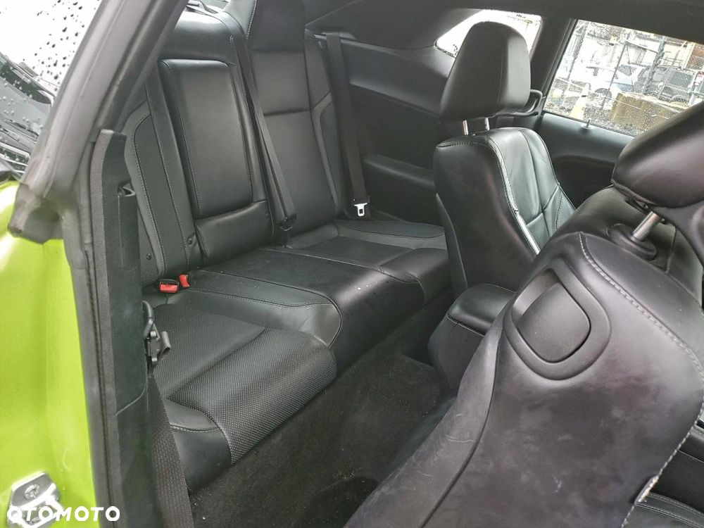 Dodge Challenger - 9