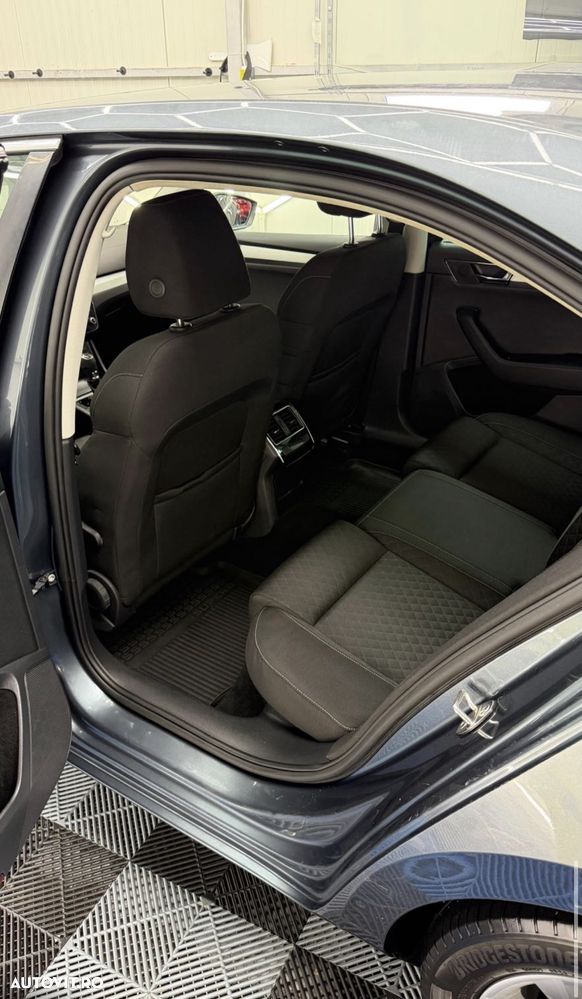 Skoda Superb 2.0 TDI DSG Ambition - 8