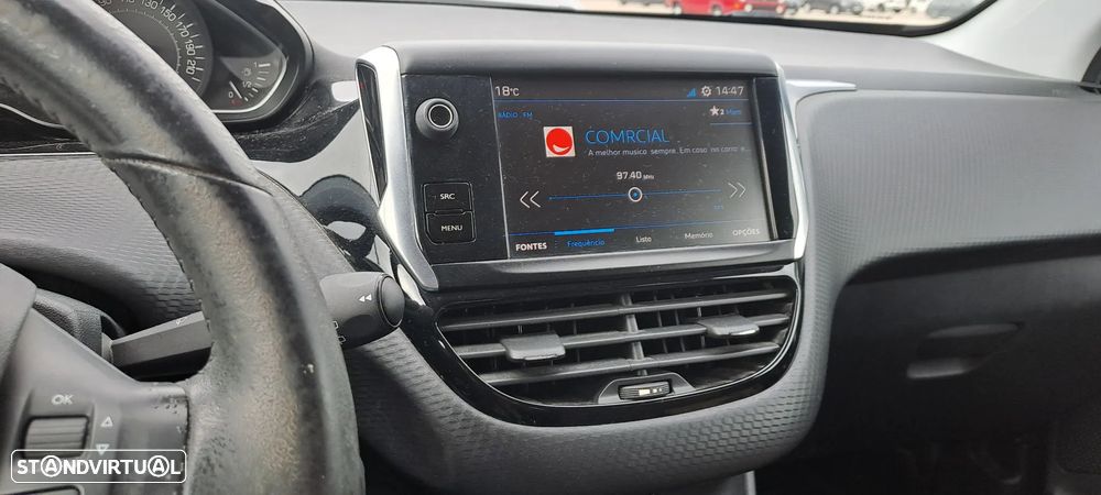 Peugeot 208 1.6 BlueHDi Style - 11