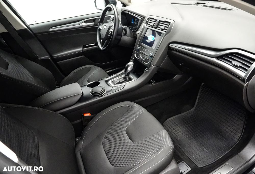 Ford Mondeo 2.0 HEV Titanium - 13