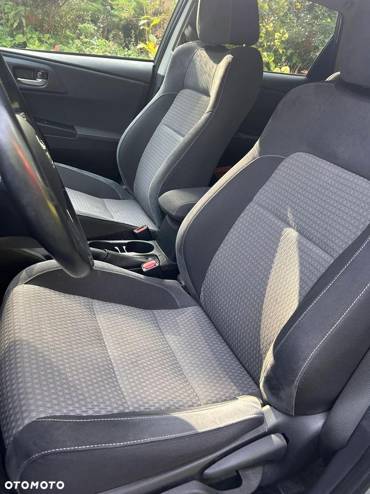 Toyota Auris Hybrid 135 Selection - 11