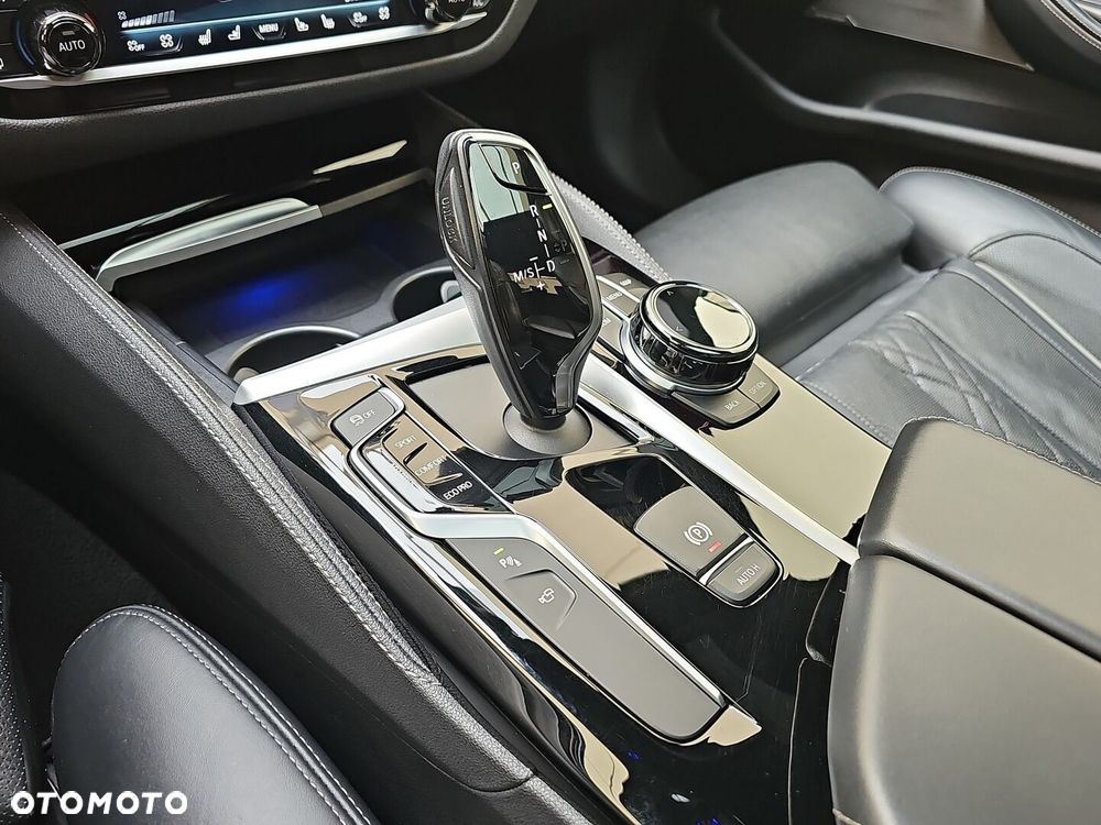 BMW Seria 5 M550i xDrive - 20