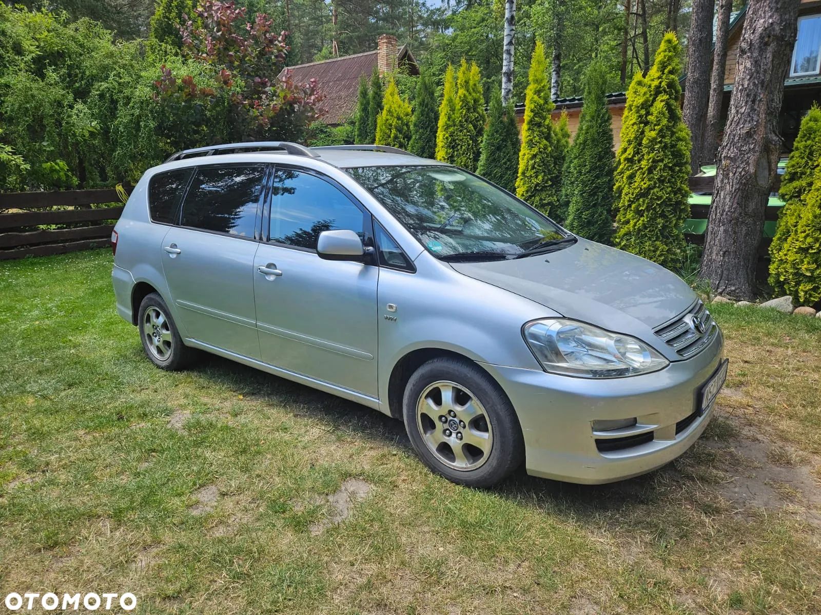 Toyota Avensis Verso 2.0 - 1