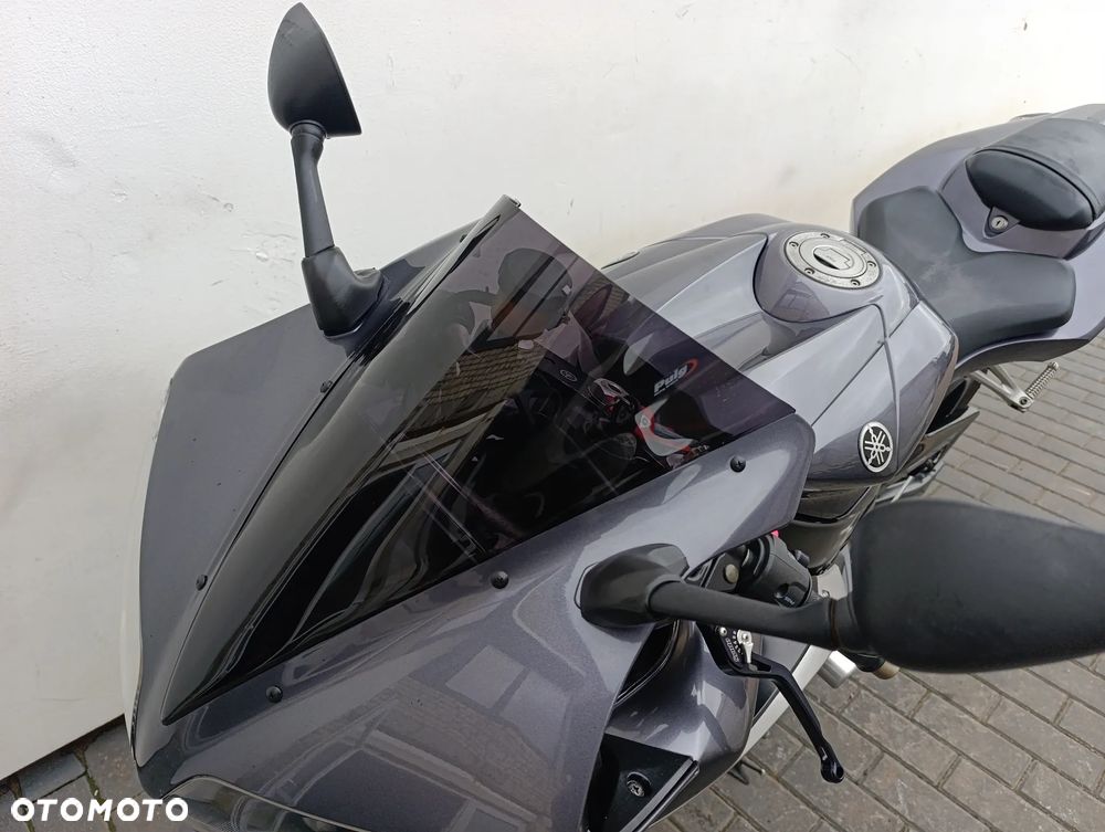Yamaha R1 - 11