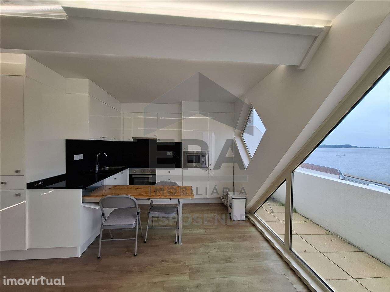 T2 remodelado com vista rio Caminha - Grande imagem: 4/17