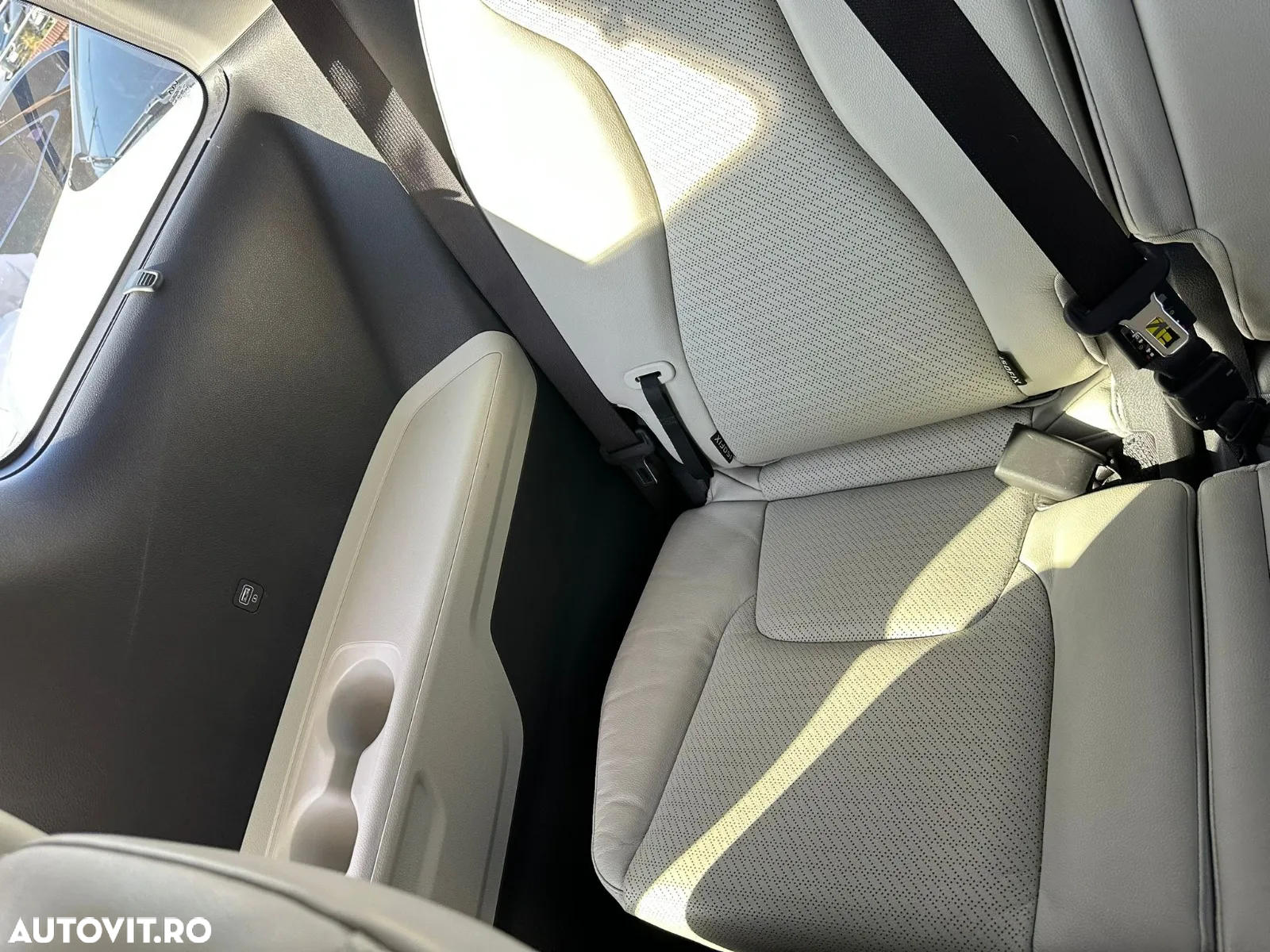Kia Carnival - 17