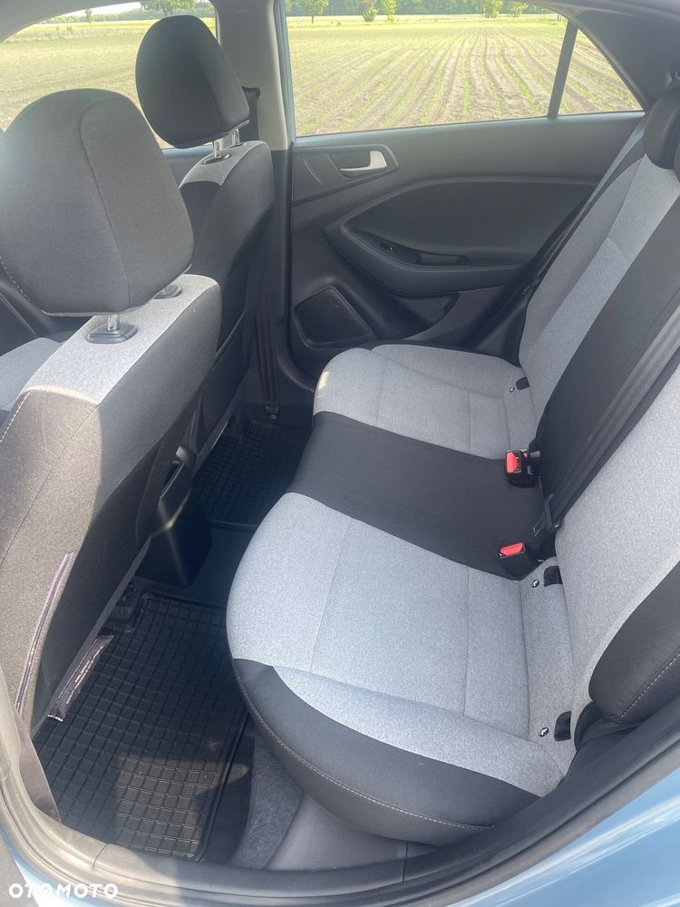 Hyundai i20 1.1 CRDi YES Silver - 11