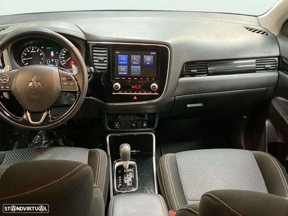 Mitsubishi Outlander - 9
