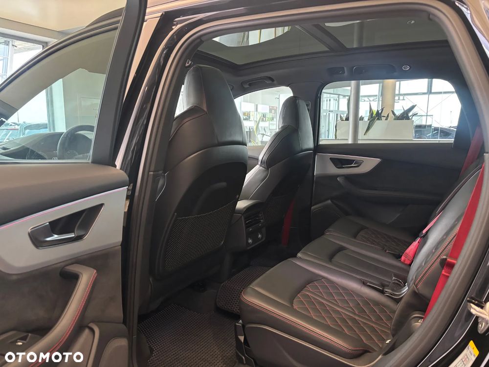 Audi SQ7 - 7