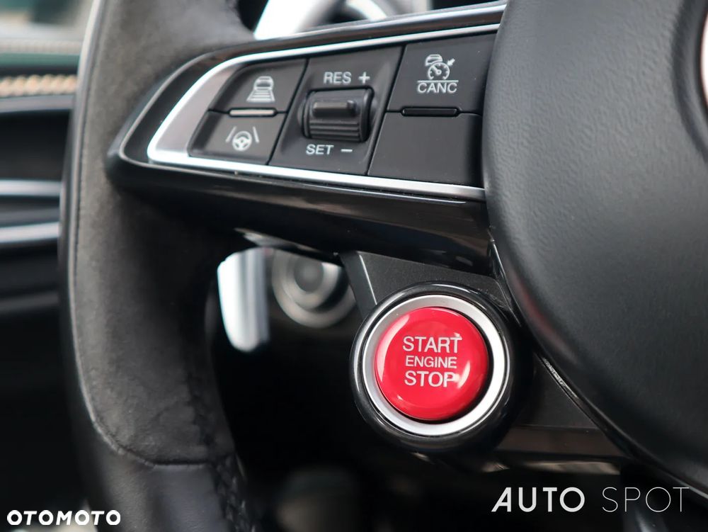 Alfa Romeo Giulia 2.9 Bi Turbo V6 Quadrifoglio - 26