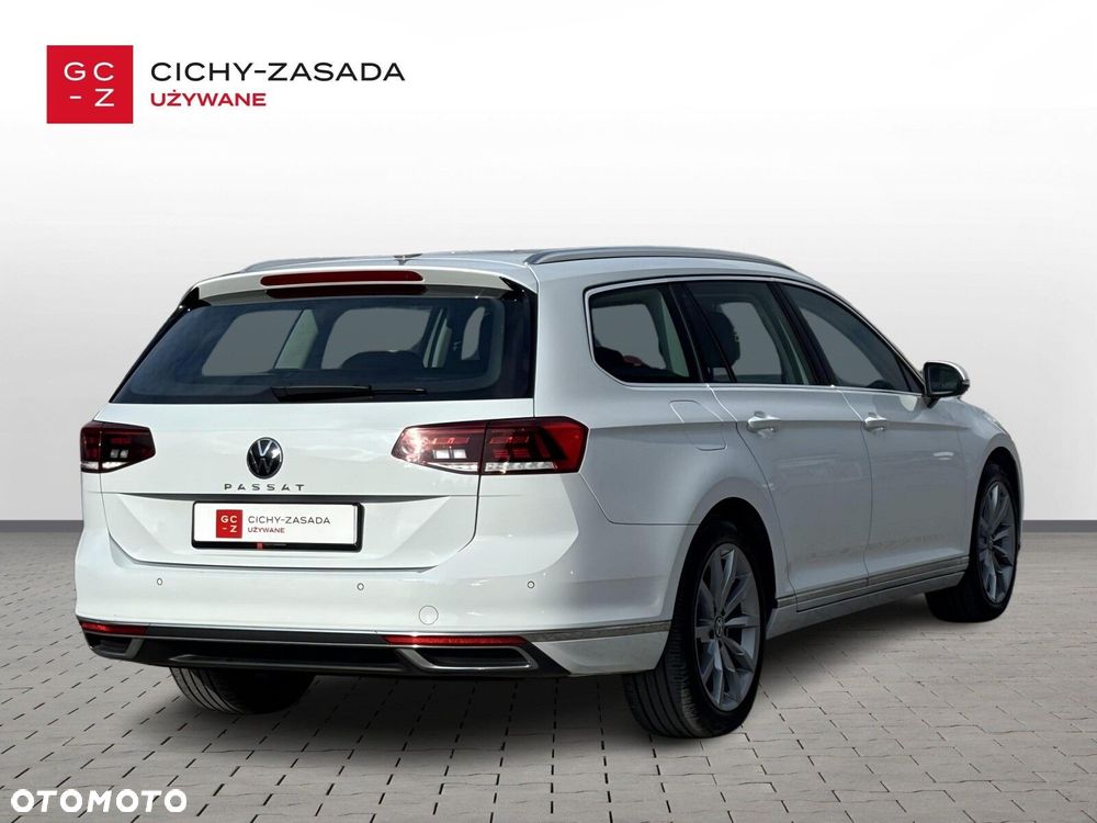 Volkswagen Passat Variant 2.0 TDI SCR Elegance DSG - 5