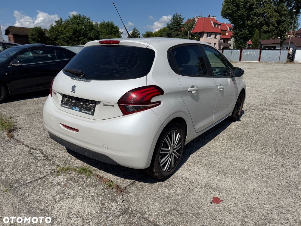 Peugeot 208 - 5