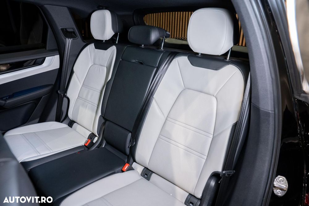 Porsche Cayenne - 35