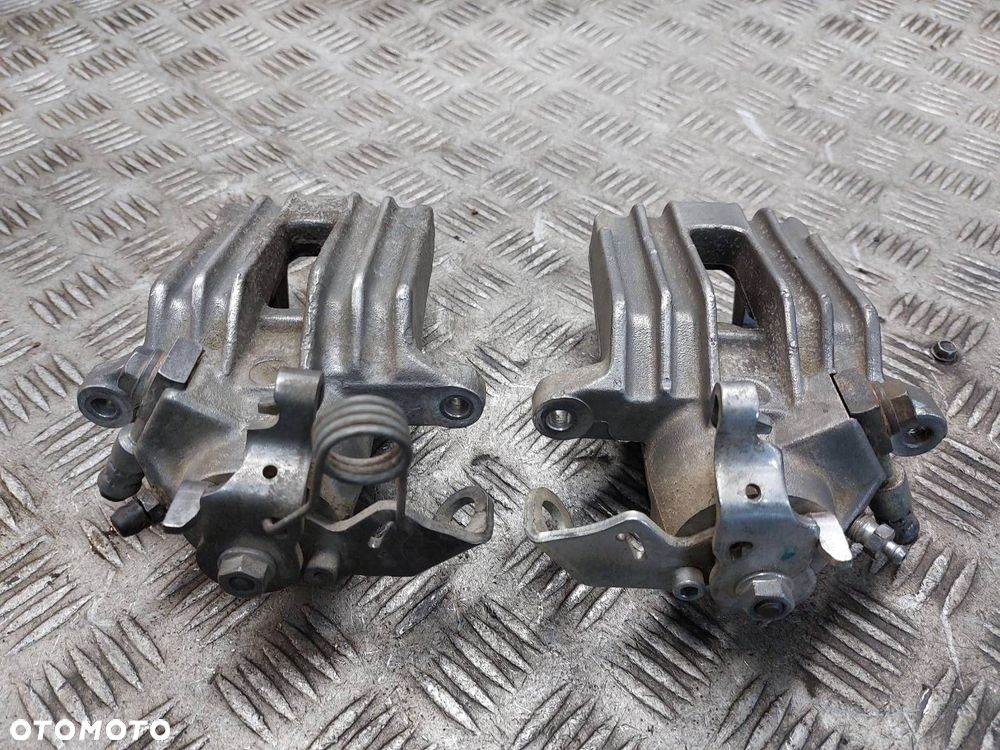 ZACISK HAMULCOWY LEWY TYŁ + PRAWY TYŁ SKODA OCTAVIA I GOLF IV LEON I - 2