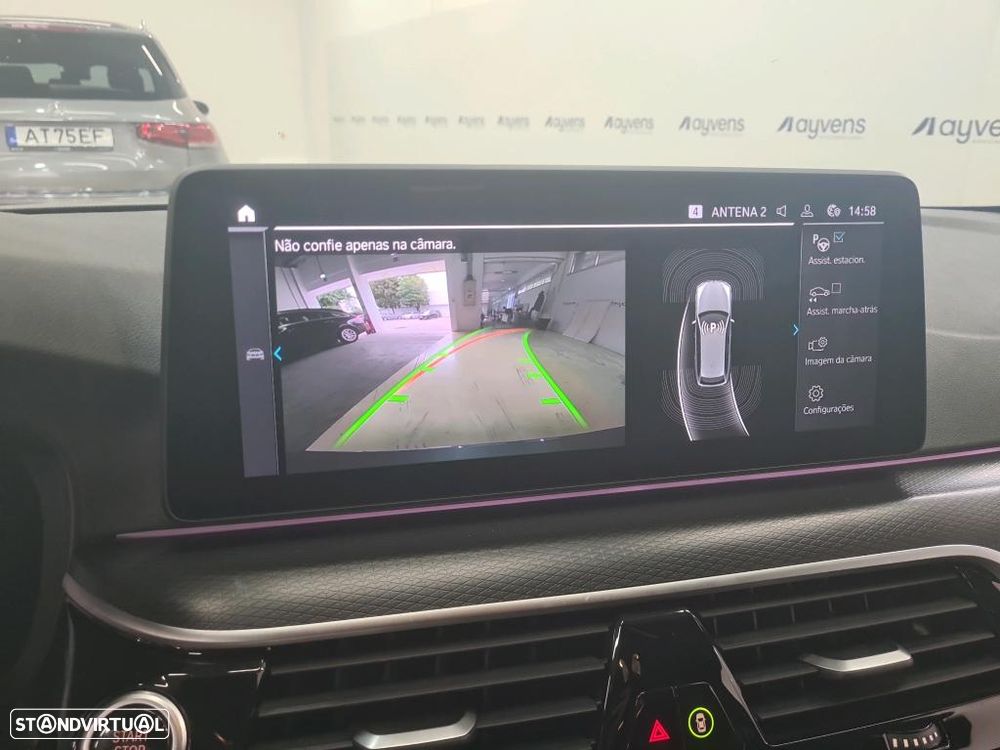 BMW 530 e Pack Desportivo M - 8