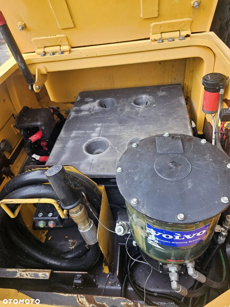 Volvo EC 300DL - 14