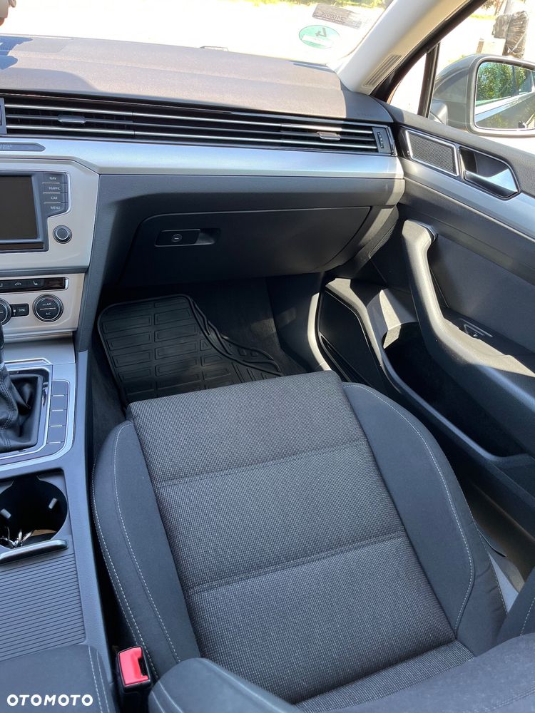 Volkswagen Passat 2.0 TDI (BlueMotion Technology) DSG Comfortline - 11