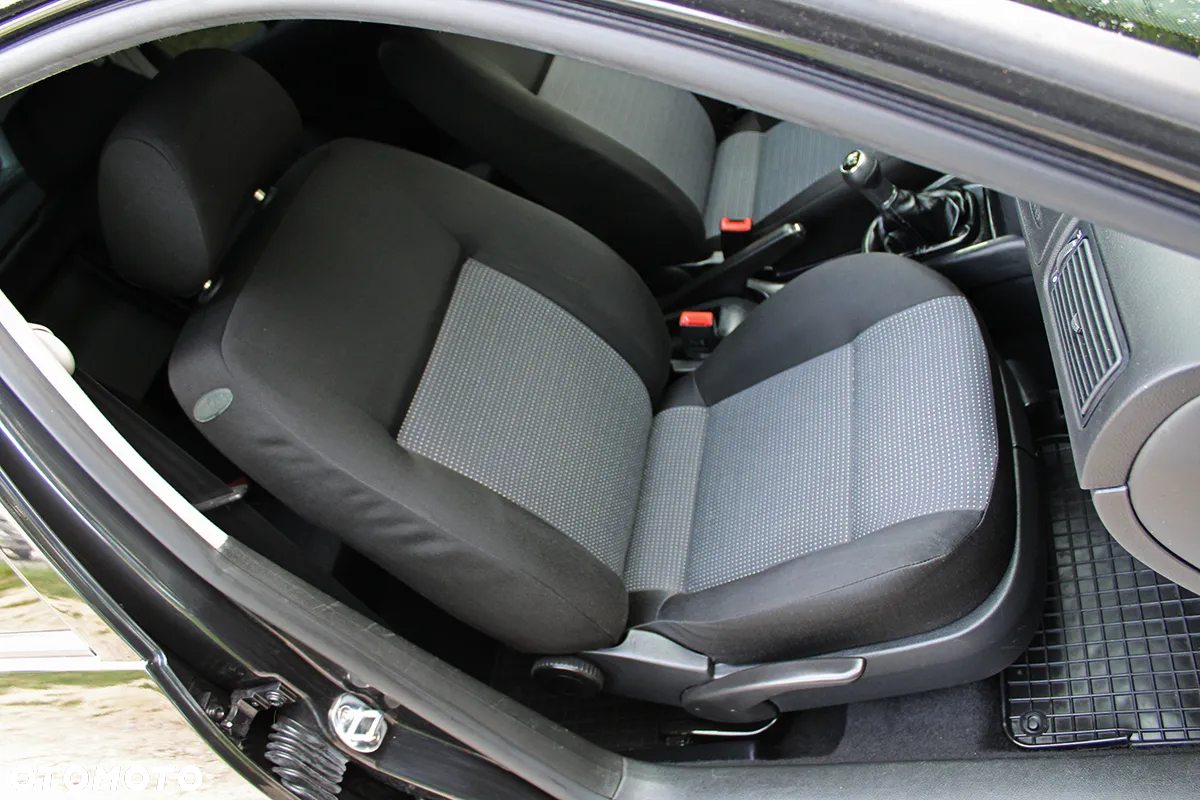 Volkswagen Golf - 16