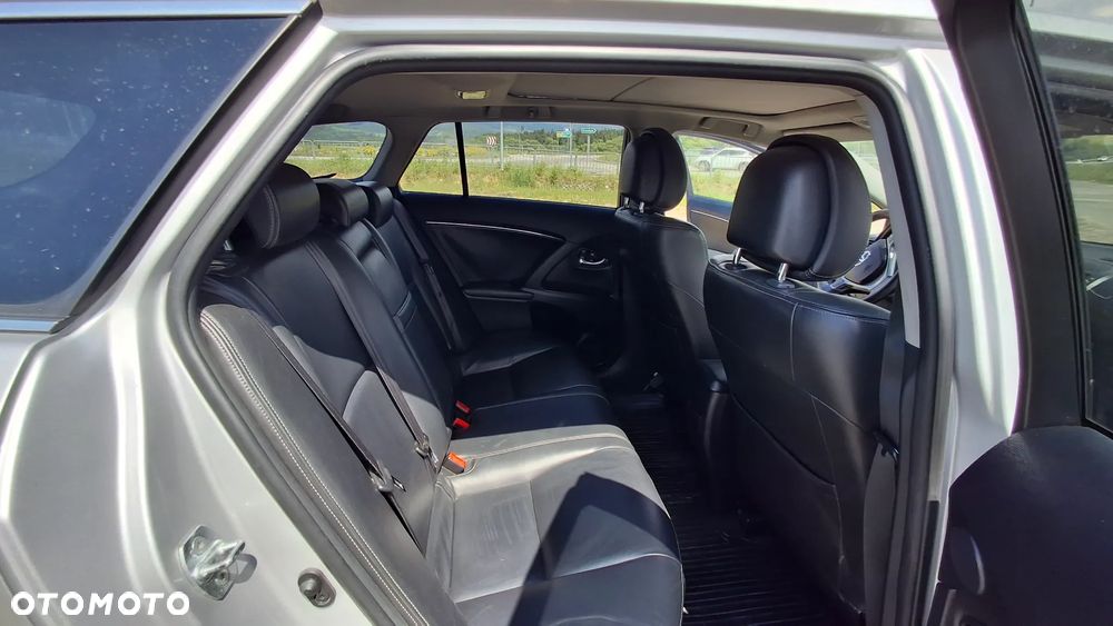 Toyota Avensis 2.2 D-4D Business Edition - 6