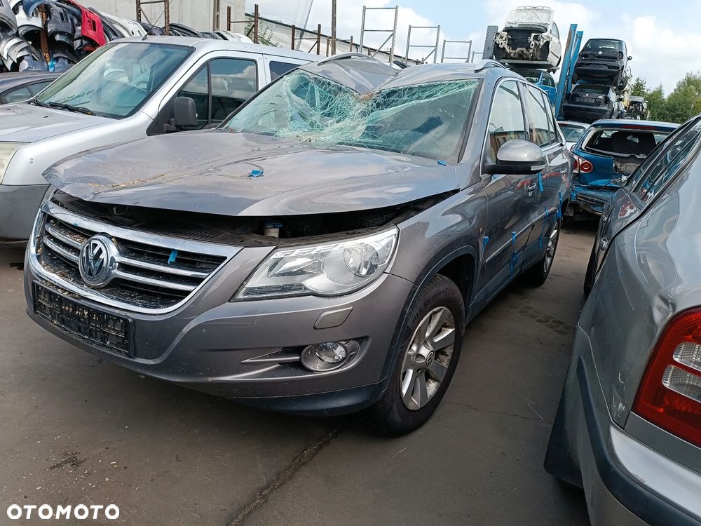 VW Tiguan 4x4 4motion z silnikiem 2.0 Tdi ozn CBAB i skrzynia manualna 6 biegów Lakier kod LD7S - 1