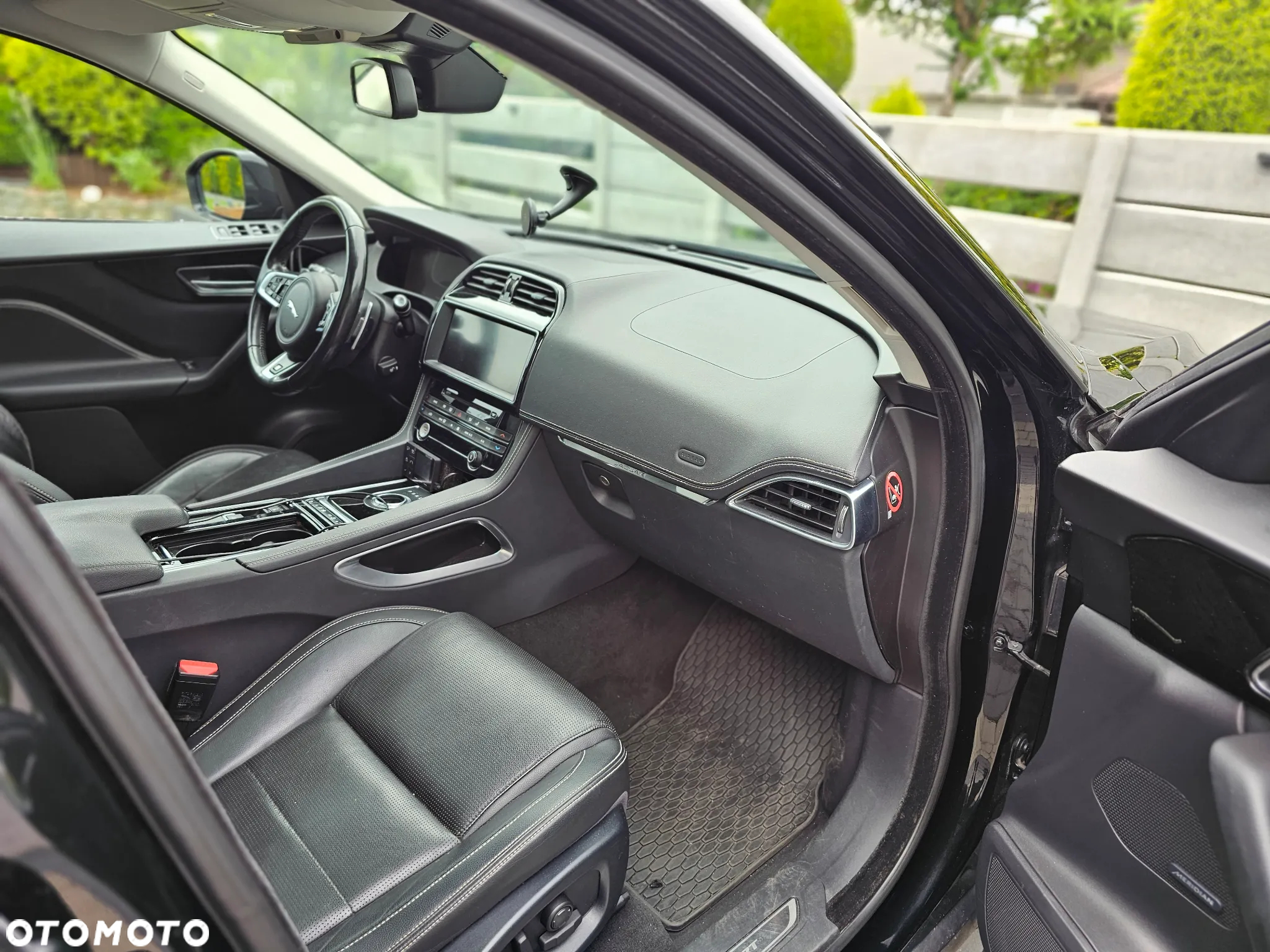 Jaguar F-Pace 2.0 i4D AWD R-Sport - 12