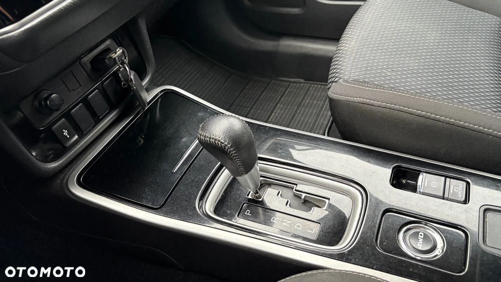 Mitsubishi Outlander 2.0 Intense 4WD CVT - 29