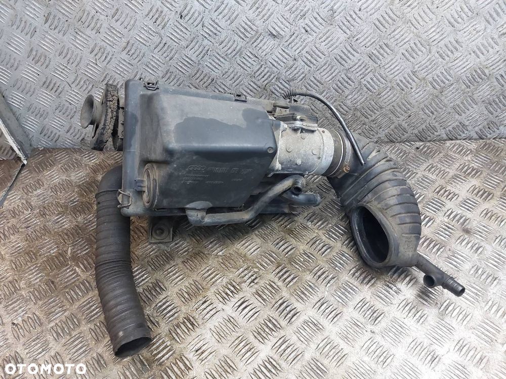 OBUDOWA FILTRA + PRZEPŁYWOMIERZ + RURA DOLOT AUDI 80 B4 1.6 8V 050129627C - 1