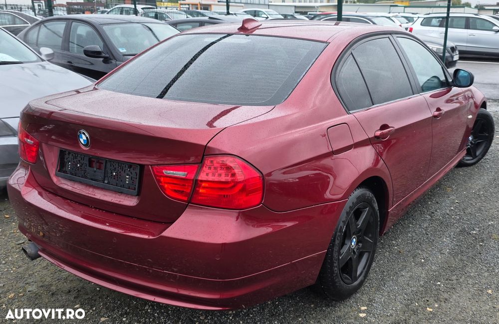 BMW Seria 3 320d EfficientDynamics Edition - 22