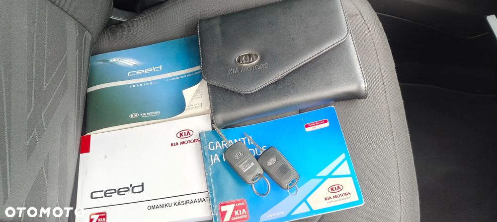 Kia Ceed 1.6 GDI ISG Platinum Edition - 28