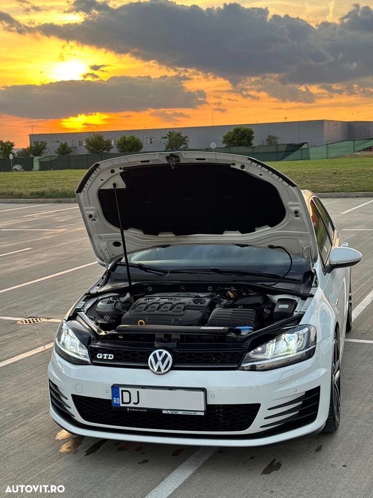 Volkswagen Golf - 2